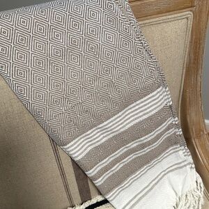 Geometric Patterned Bath Towel - Brown and White